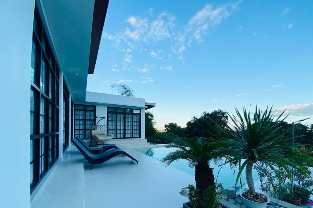 The Peak Villa w/ Infinity Pool! (20mins to Clark) - Housity
