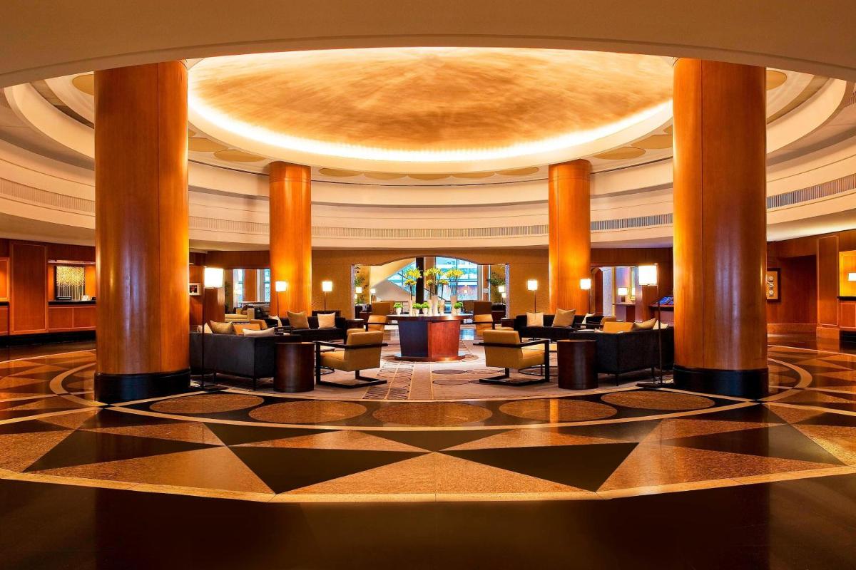 Sheraton Grand Chicago Riverwalk - Housity