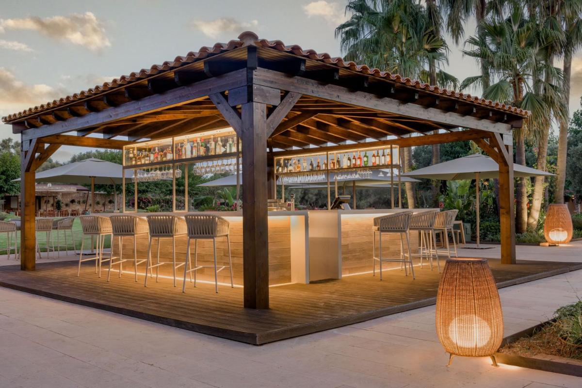 Un restaurante o sitio para comer en Hacienda Son Antem Golf Resort, Autograph Collection