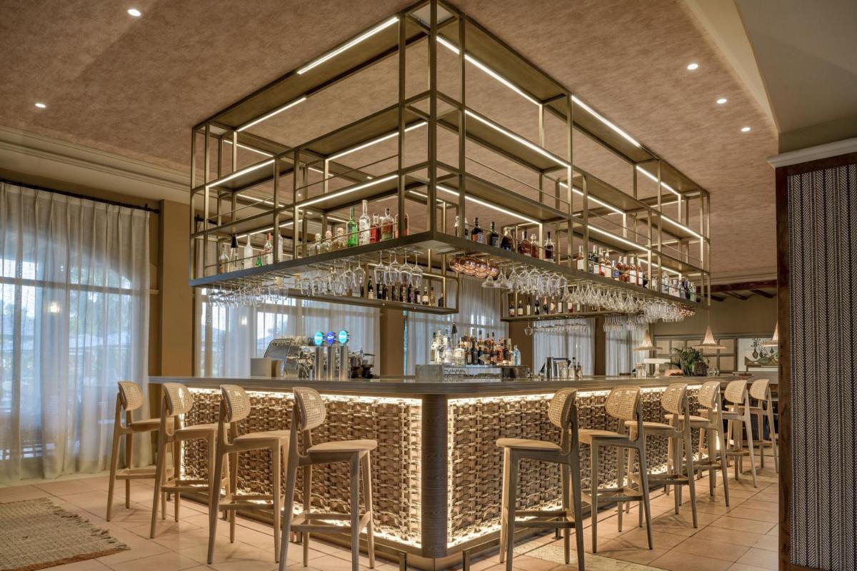 El salón o zona de bar de Hacienda Son Antem Golf Resort, Autograph Collection