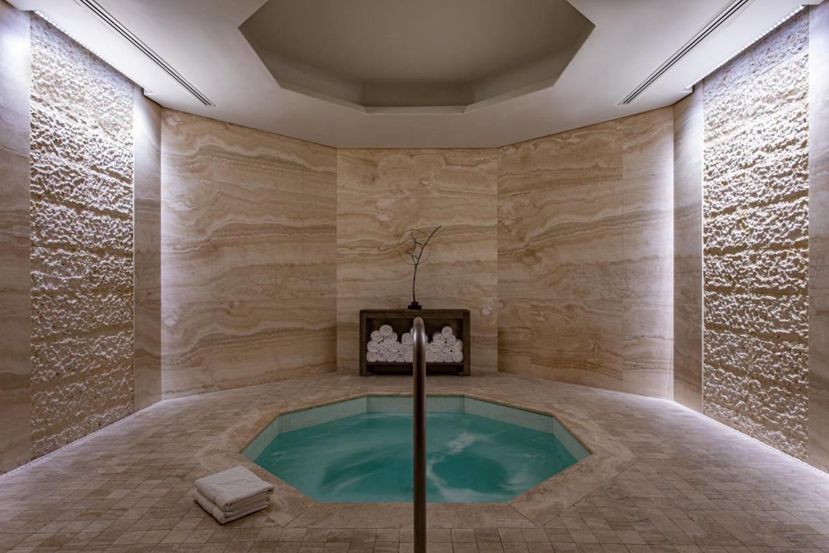 The St. Regis Bal Harbour Resort - Housity