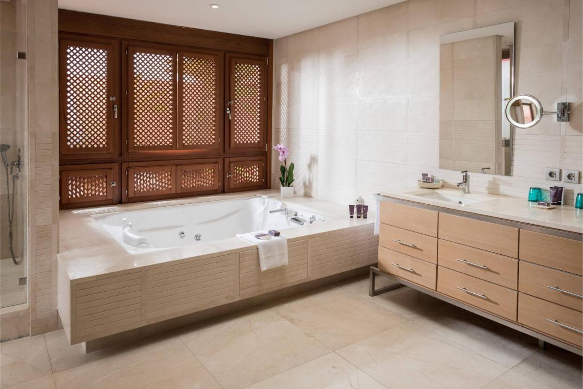 Un baño de The Ritz-Carlton Tenerife, Abama