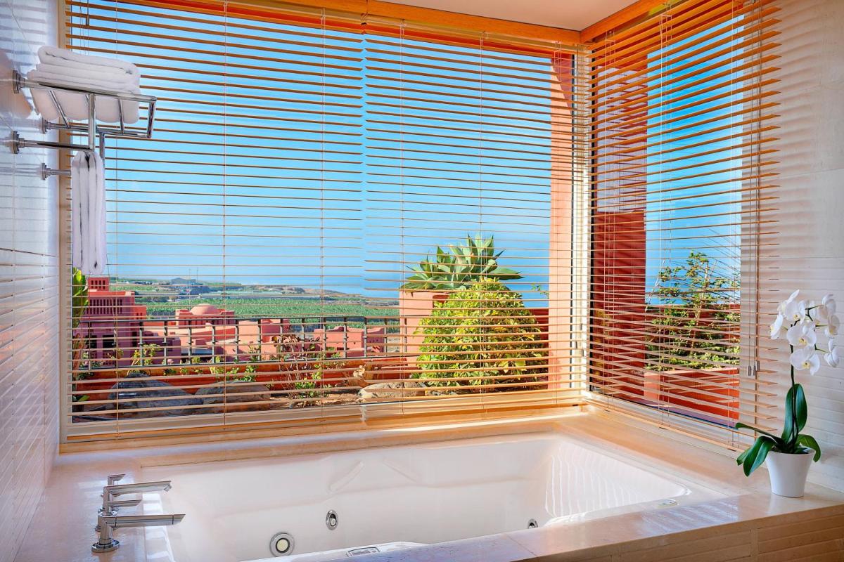 Un baño de The Ritz-Carlton Tenerife, Abama