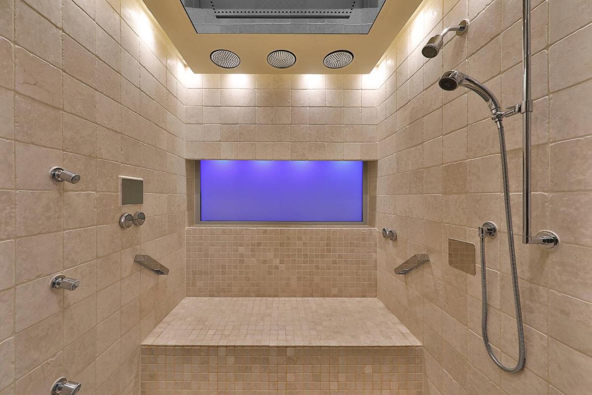 Un baño de The Ritz-Carlton Tenerife, Abama