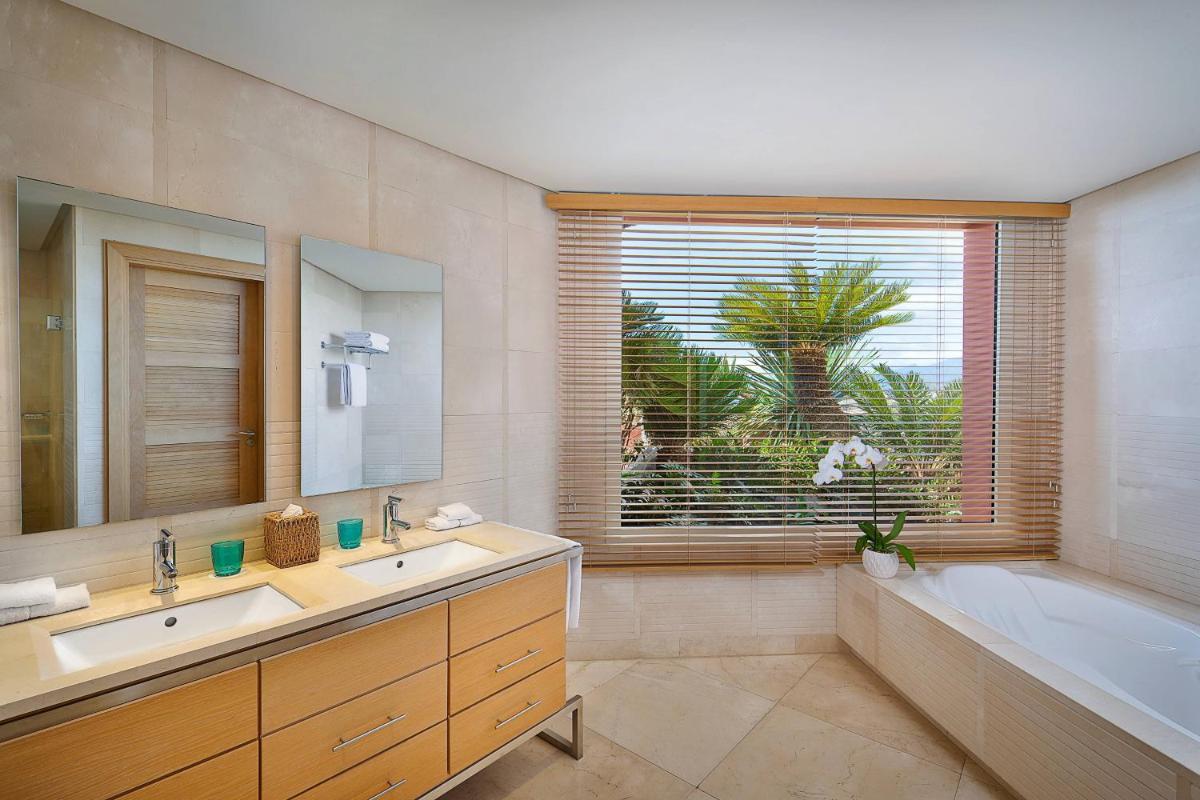 Un baño de The Ritz-Carlton Tenerife, Abama