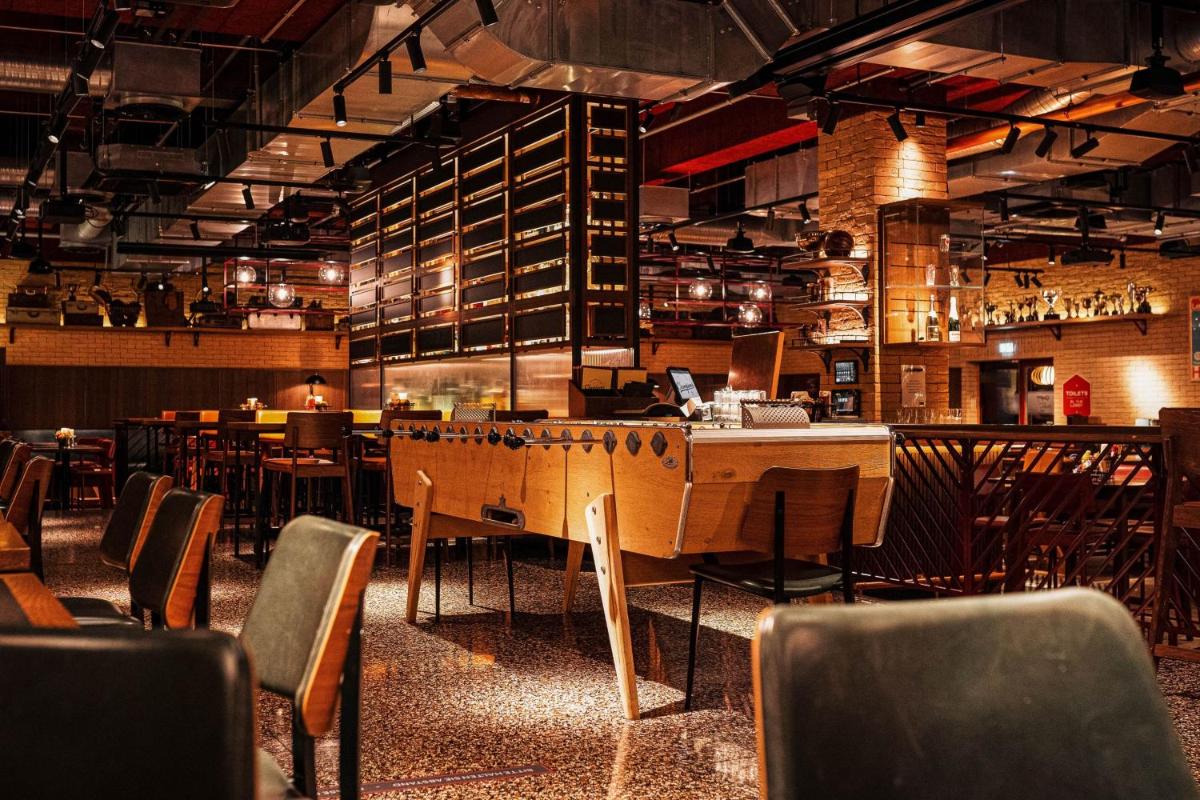 Ein Restaurant oder anderes Speiselokal in der Unterkunft Frankfurt Marriott Hotel Ein Restaurant oder anderes Speiselokal in der Unterkunft Frankfurt Marriott Hotel