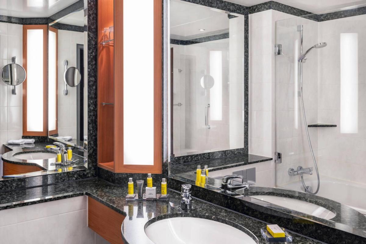 Ein Badezimmer in der Unterkunft Frankfurt Marriott Hotel Ein Badezimmer in der Unterkunft Frankfurt Marriott Hotel