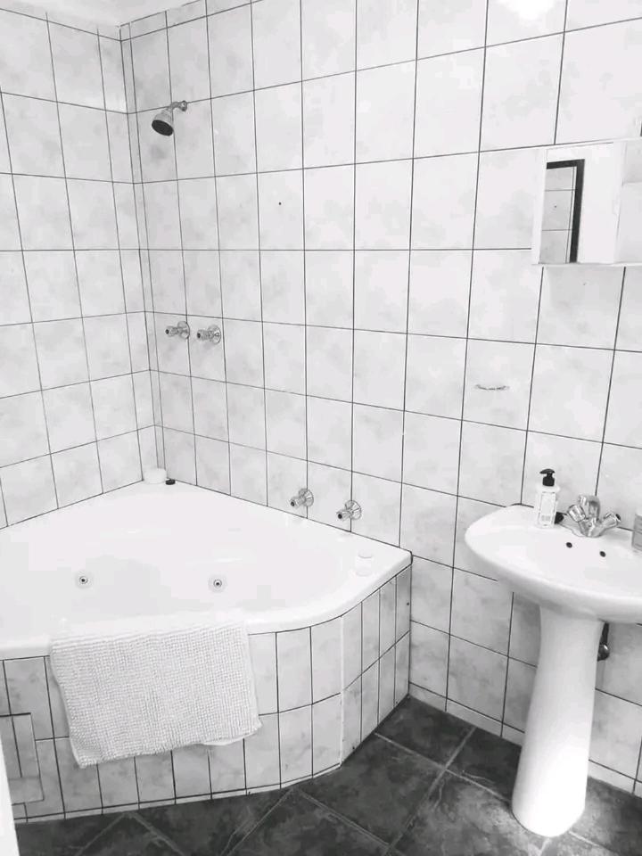 Isidingo Guesthouse - Housity
