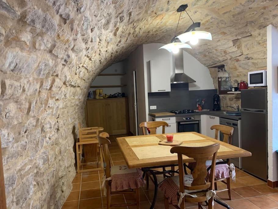 Gite Vouté 3 étoiles de 2 a 4 pers au Manoir Du Charme dans les Gorges Du Tarn - Housity