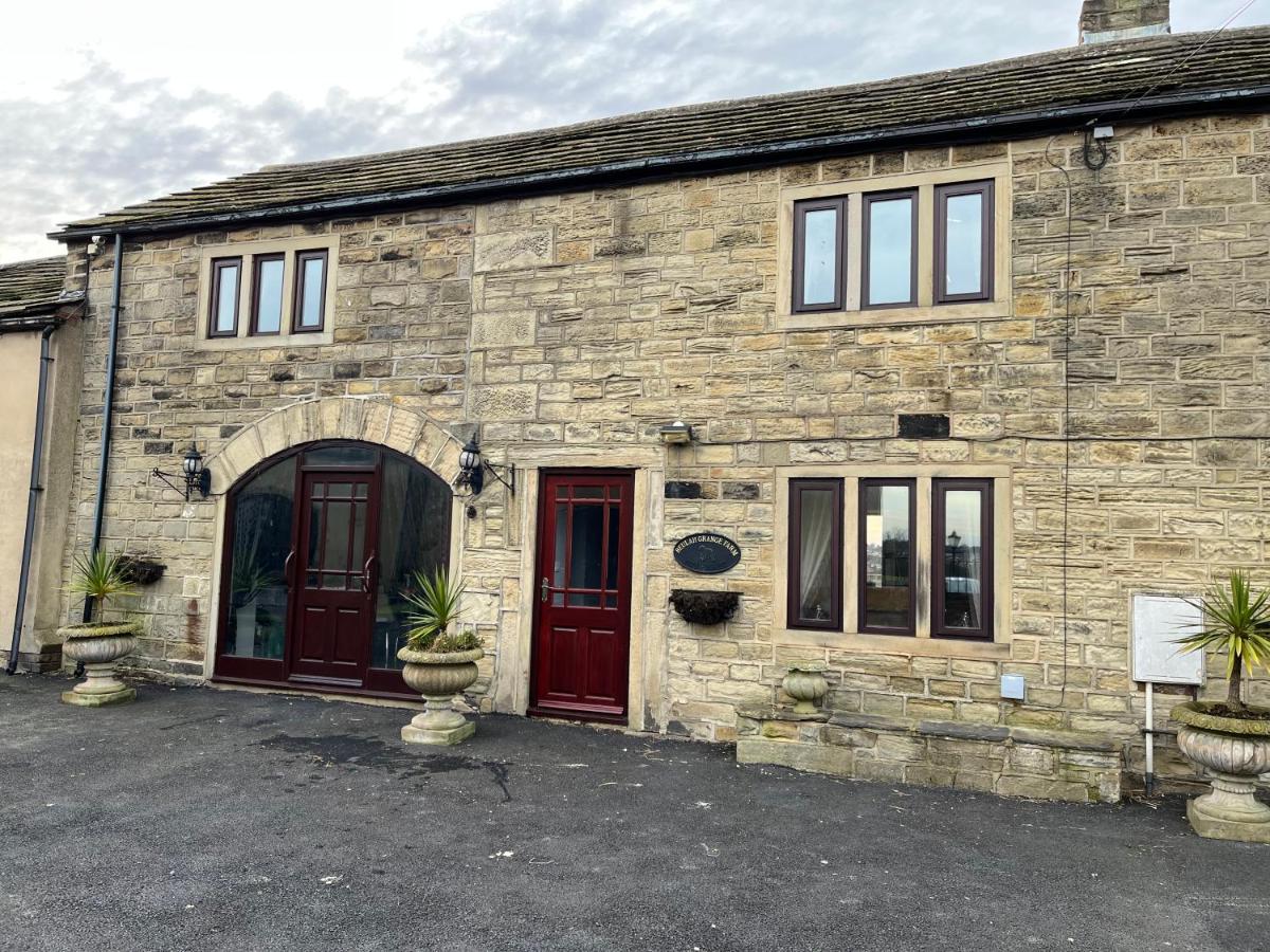 The Farm House Modern spacious 2 bedroom home at Tong road Leeds perfect for contractors free secure parking - Housity