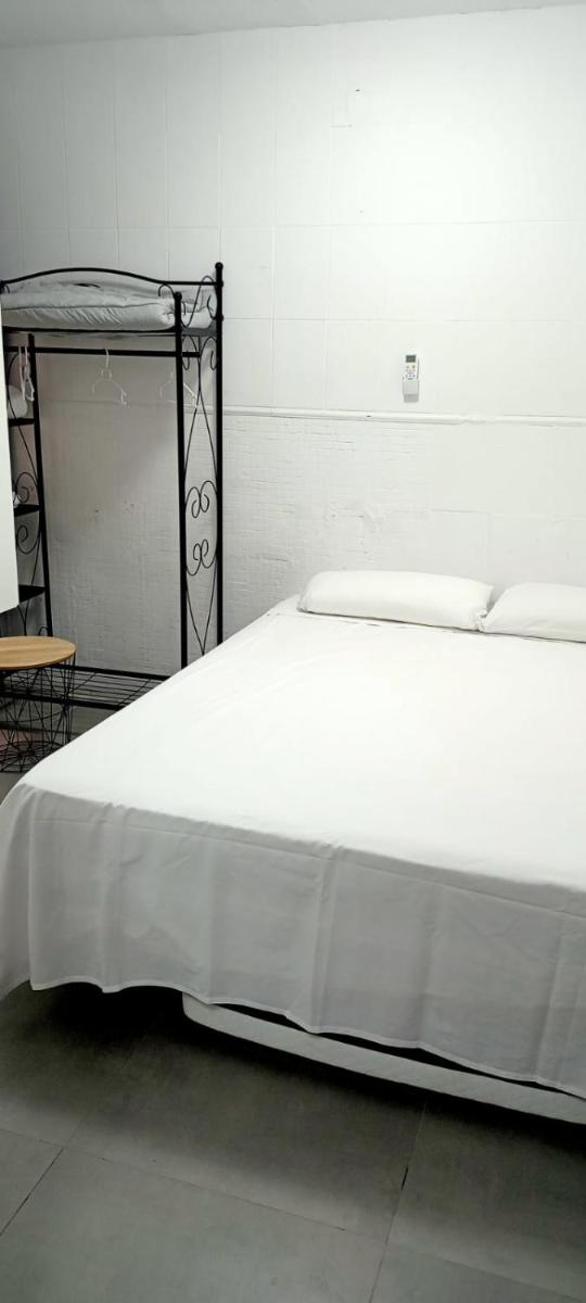 Old Center Inn Alicante - Housity