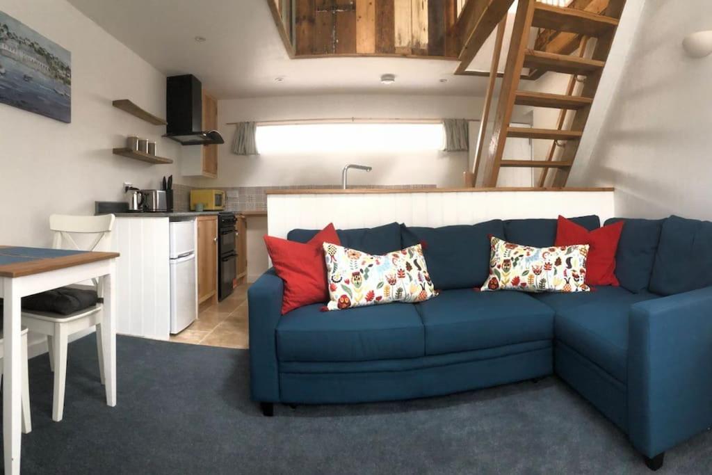Cosy Rustic Annex in quiet Cornwall Village - Housity