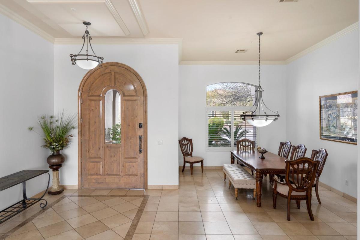 1 Acre 5 Bedroom 1 Den Custom Home with Private Pool Hot tub Sport Court in Luxury Neighborhood - Housity