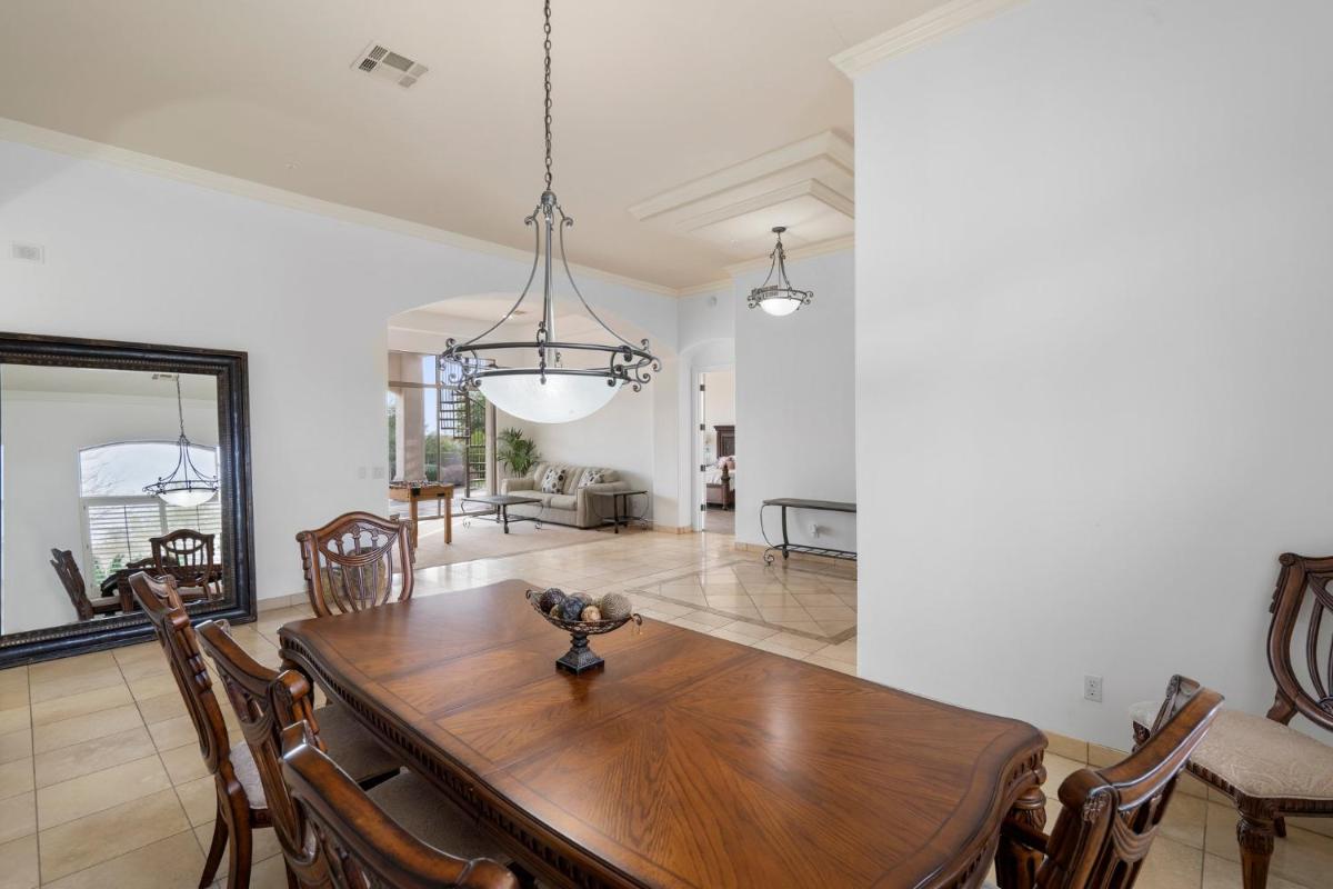 1 Acre 5 Bedroom 1 Den Custom Home with Private Pool Hot tub Sport Court in Luxury Neighborhood - Housity