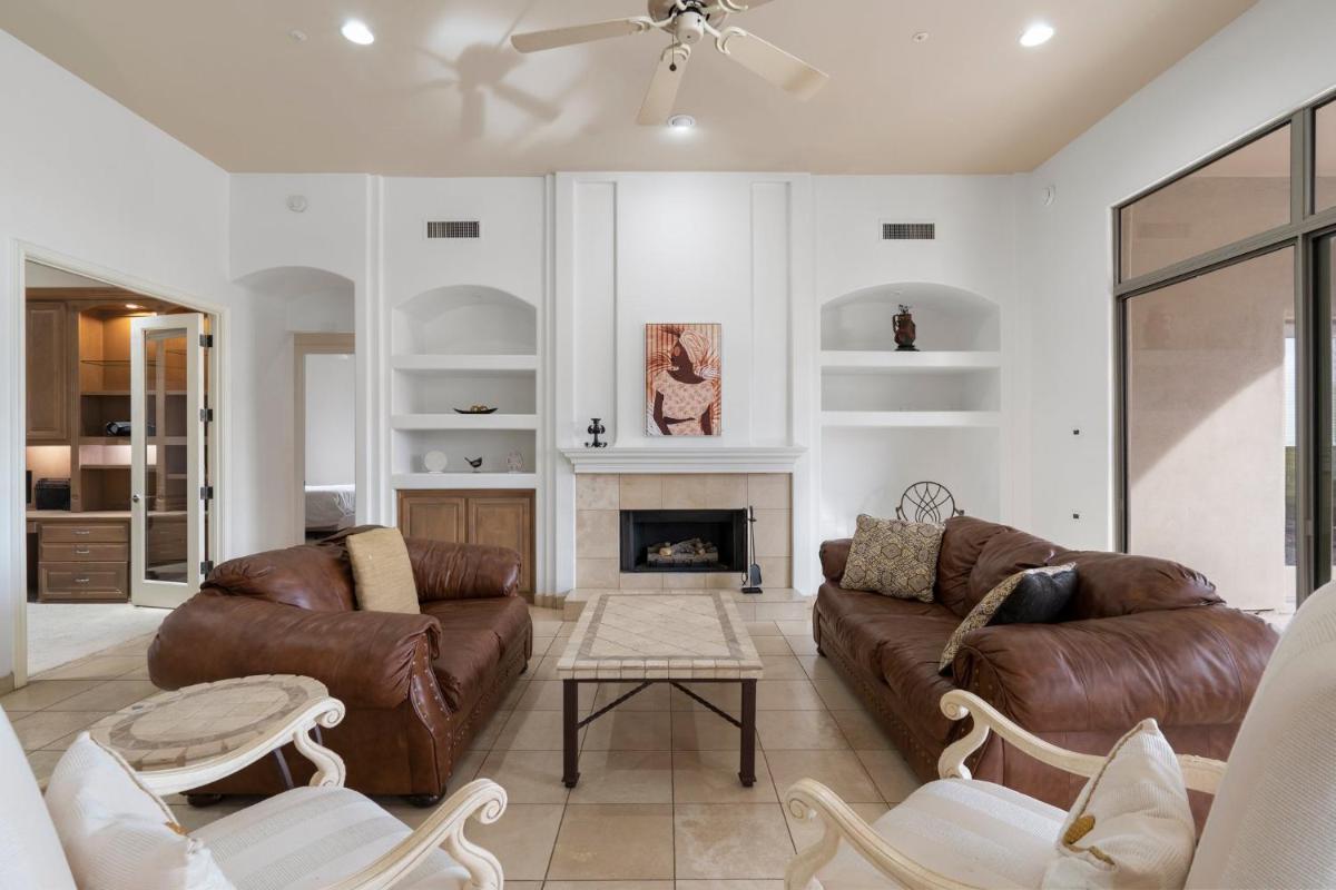 1 Acre 5 Bedroom 1 Den Custom Home with Private Pool Hot tub Sport Court in Luxury Neighborhood - Housity
