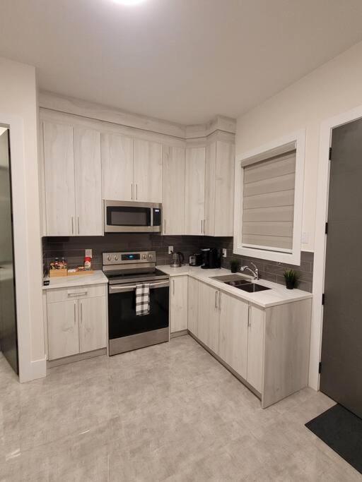 Contemporary getaway with separate entrance - Housity