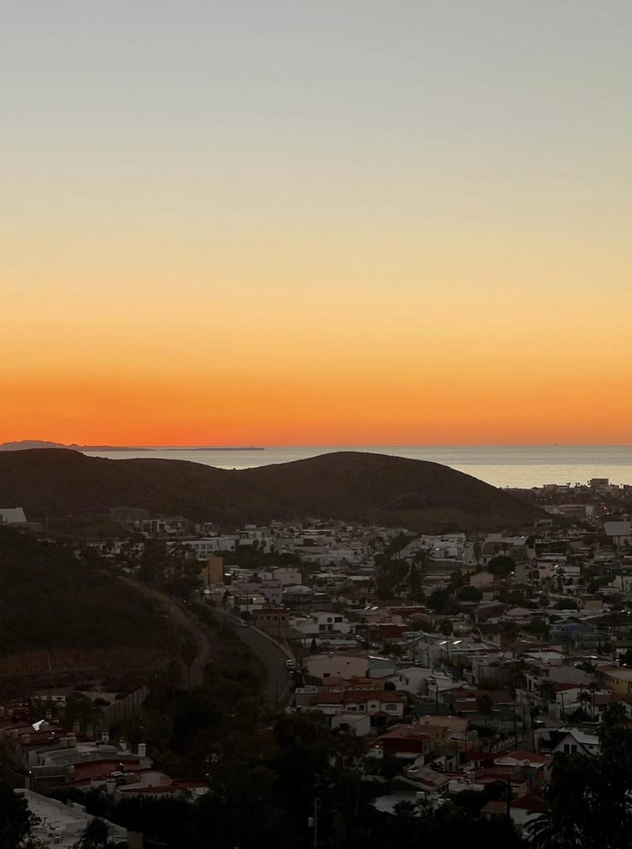 Modern&private, best sunset views 3 Storey house ॐ - Housity