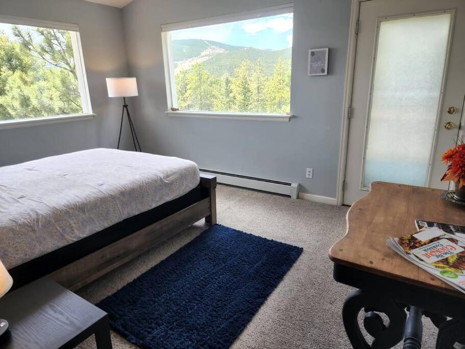Mountain Top Escape! Hot tub, Gameroom, Firepit! - Housity