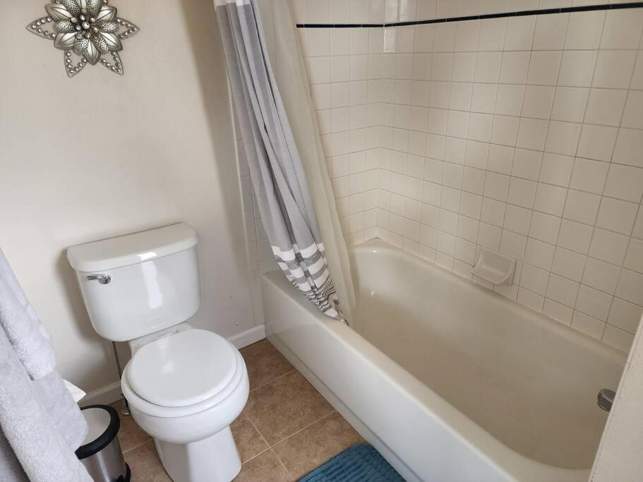 Mountain Top Escape! Hot tub, Gameroom, Firepit! - Housity