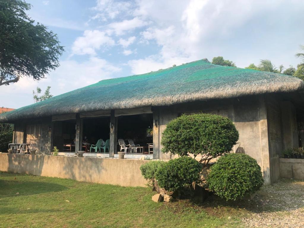 Gulfside Beach Cottage Caba, La Union ,no aircon fans provided - Housity