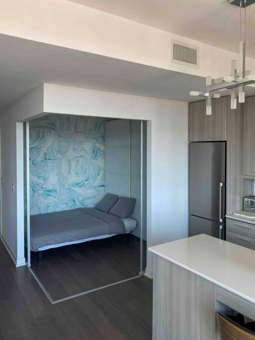 Luxury Condo (CN Tower view) Downtown Toronto - Housity