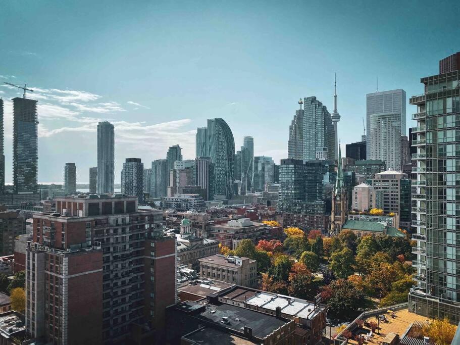 Luxury Condo (CN Tower view) Downtown Toronto - Housity
