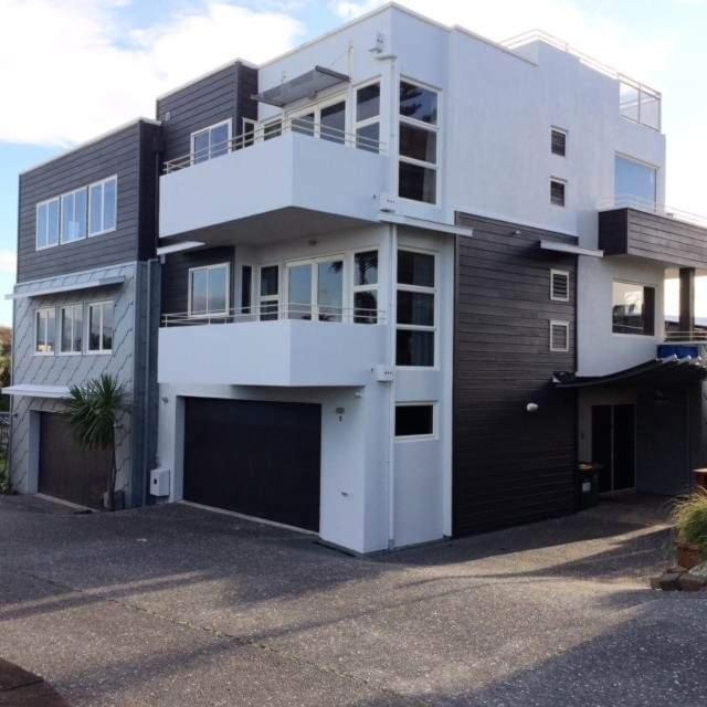 Luxury Beach Guest House - Housity