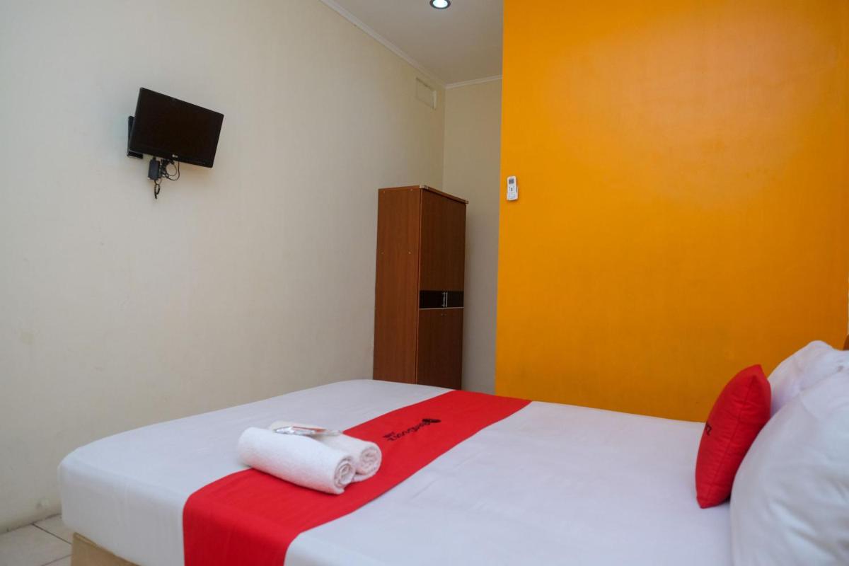 RedDoorz near Jalan Wolter Monginsidi Manado - Housity