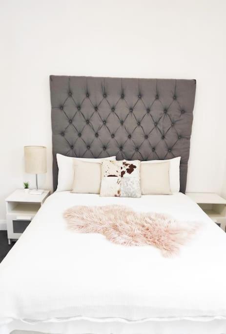 Stylish Spacious Auburn 3Bedroom House Near Olympic Park ANZ Stadium DFO Pet Friendly - Housity
