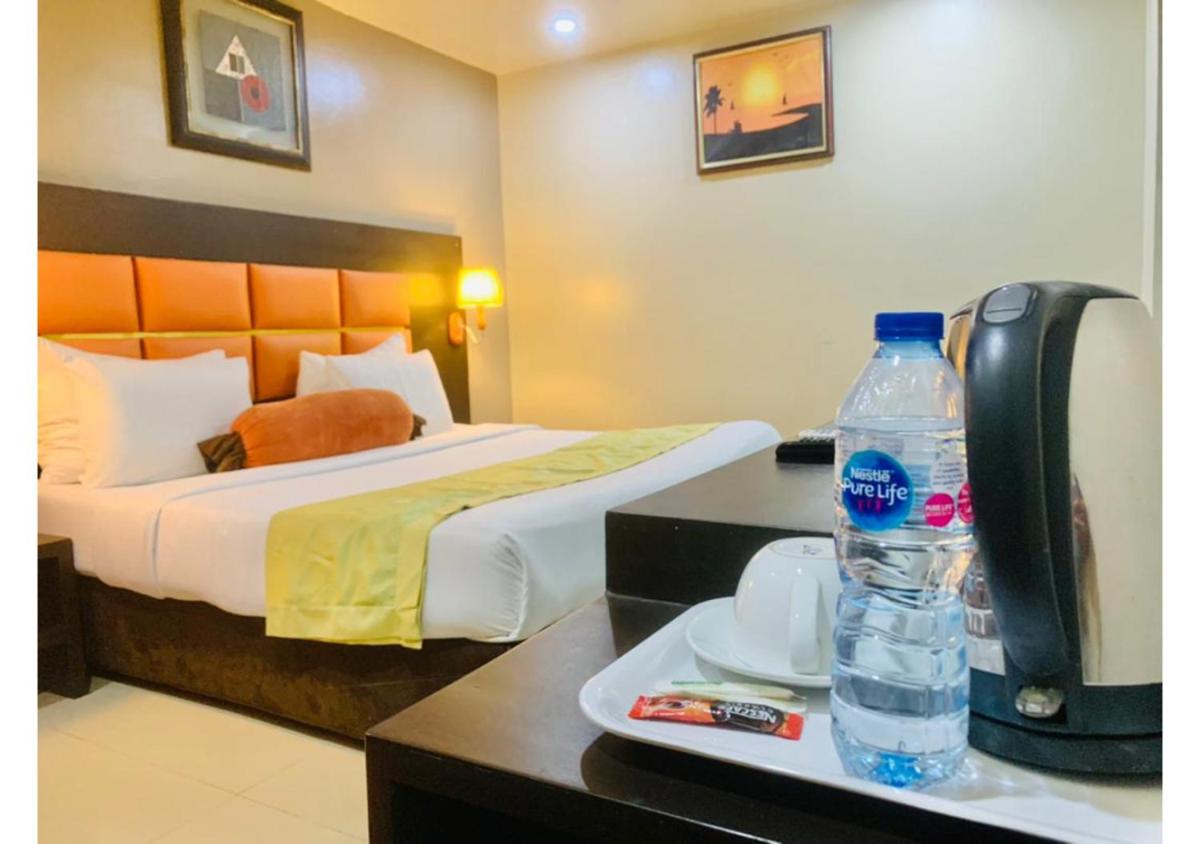 Oakspring Hotel & Luxury Suites - Housity