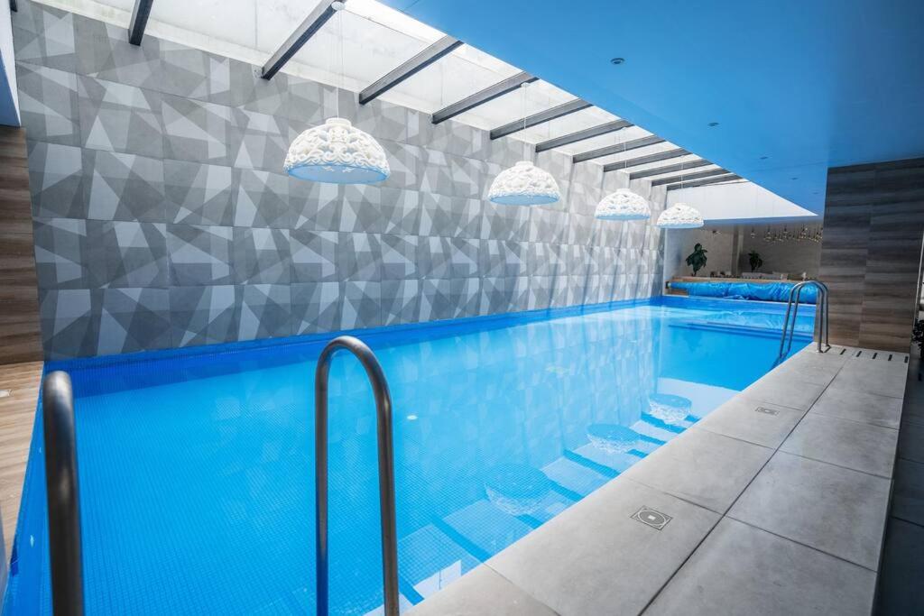 Suite lujosa Edificio One piso 21 Quito- Ecuador - Housity