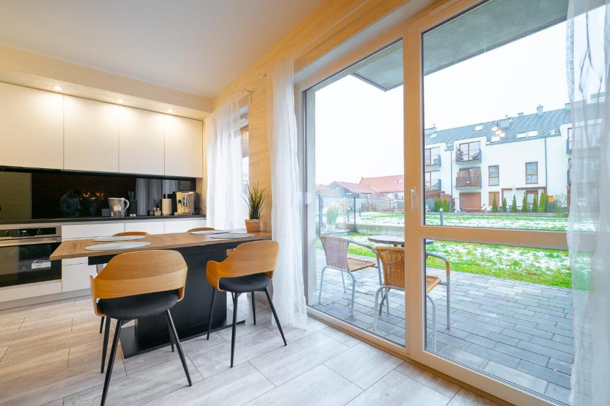 Apartament MiMi Wrocław-Wysoka , salon+sypialania, parter, TARAS - Housity