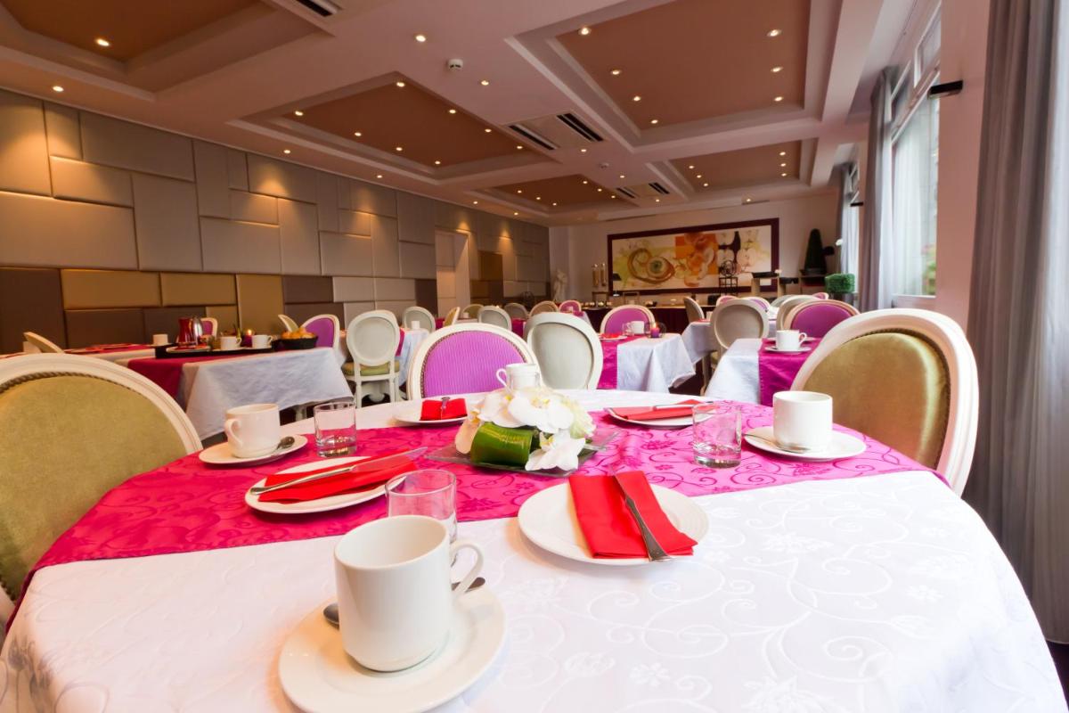 Restaurant ou autre lieu de restauration dans l'établissement Logis Hôtel Restaurant Le Fruitier