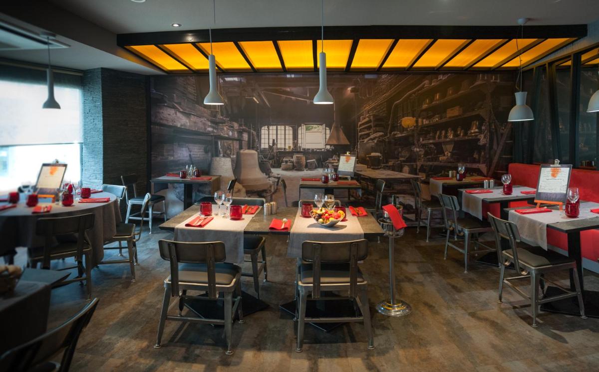Restaurant ou autre lieu de restauration dans l'établissement Logis Hôtel Restaurant Le Fruitier