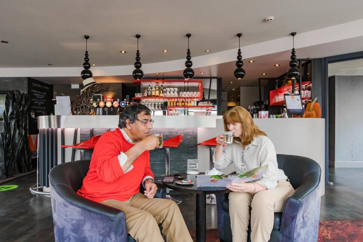 Clients de l'établissement Logis Hôtel Restaurant Le Fruitier