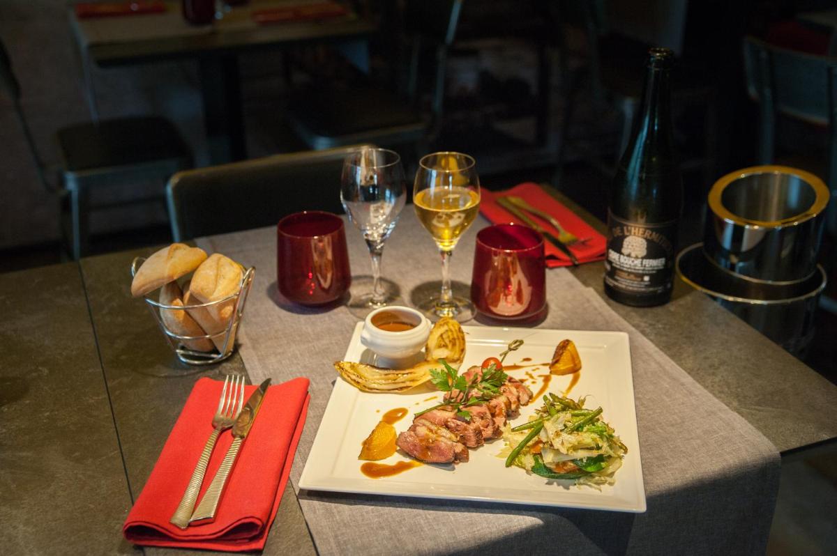 Nourriture dans l'hôtel ou à proximité