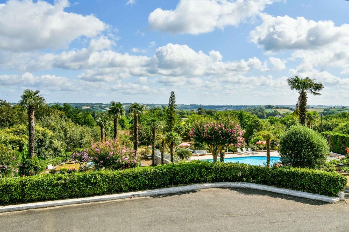 Logis Hôtel & Restaurant Aux Tauzins - Housity