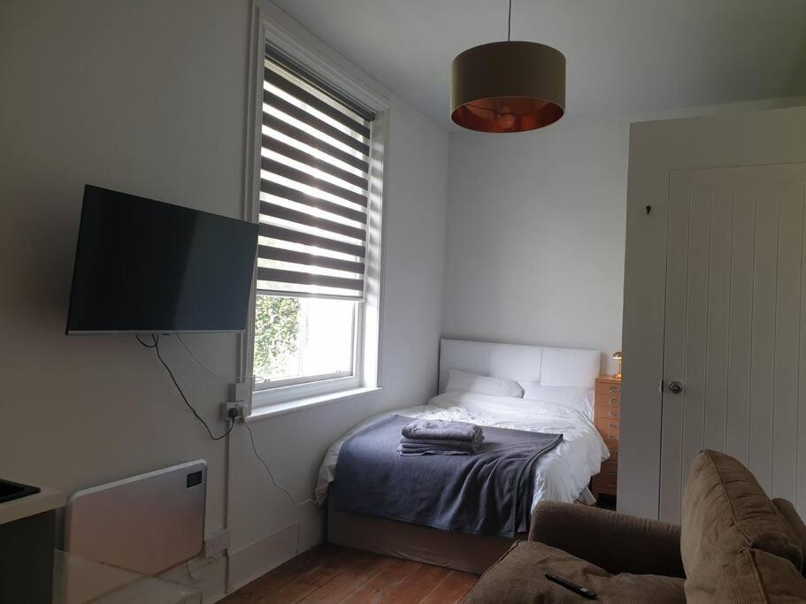4 Quiet Compact Studio with Garden View - Best Location - Comfortable - Quiet - Housity