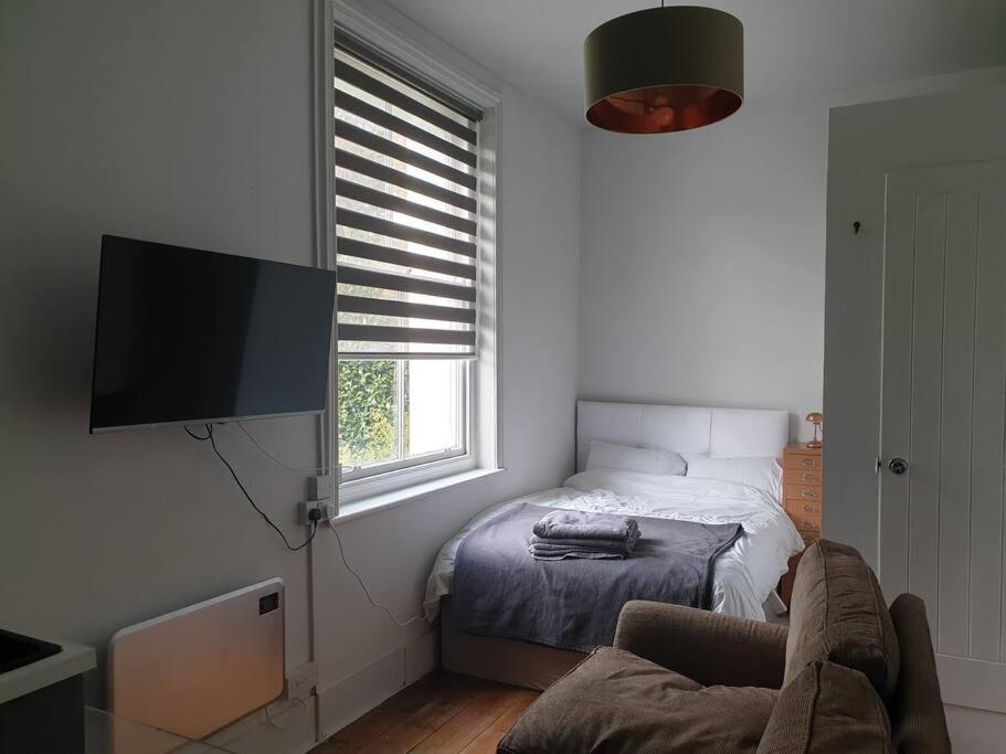 4 Quiet Compact Studio with Garden View - Best Location - Comfortable - Quiet - Housity