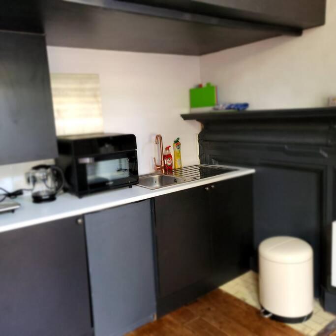 21 Mini Loft Apartment - Great Location - Comfy King Size Bed - Housity