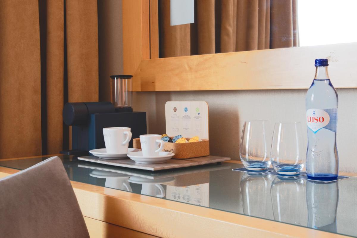 Comodidades para chá e café em SANA Malhoa Hotel