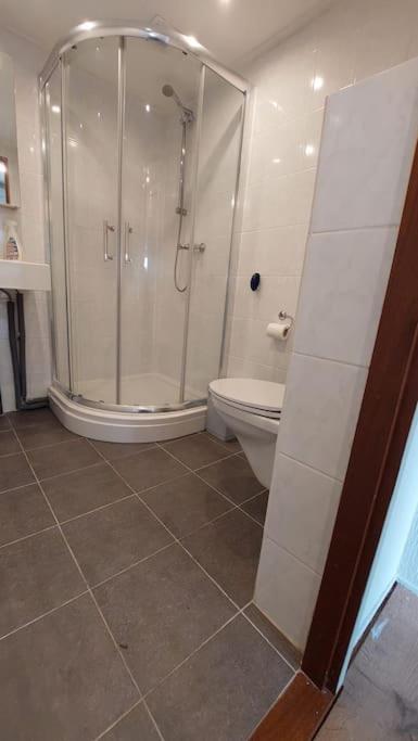 Chalet Beddestee op vakantiepark met zwembad - Housity