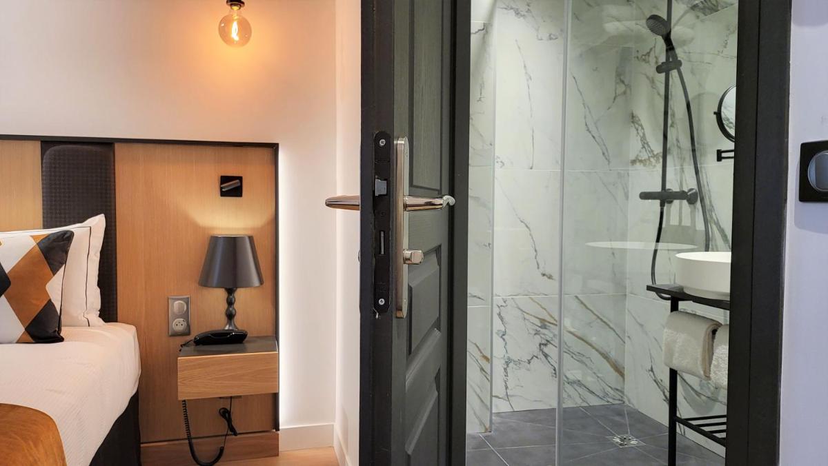 Salle de bains dans l'établissement Star Champs-Elysées