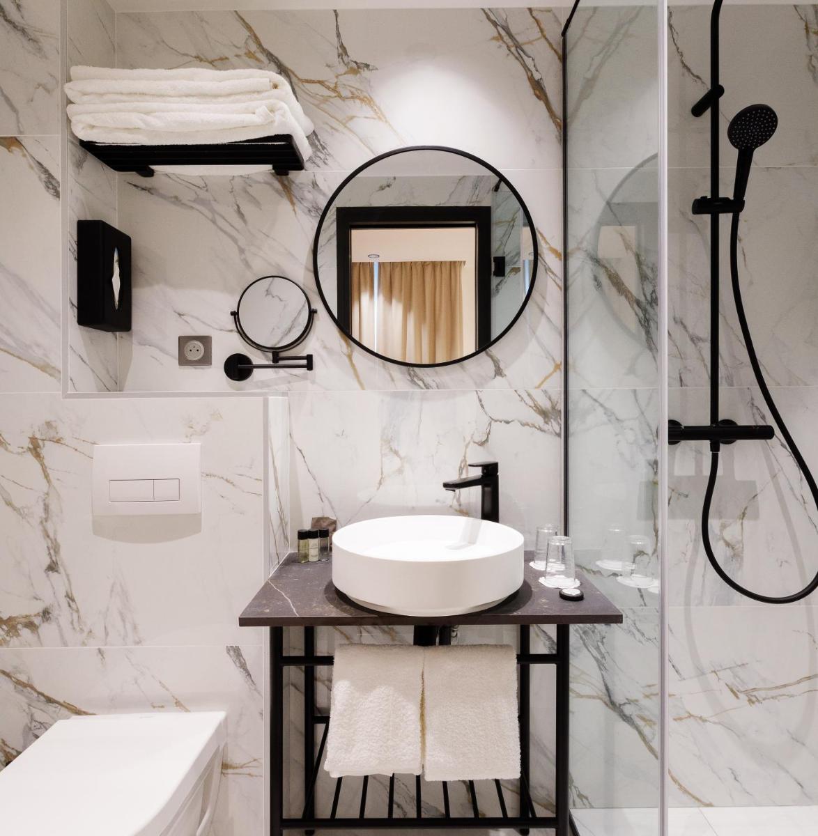Salle de bains dans l'établissement Star Champs-Elysées