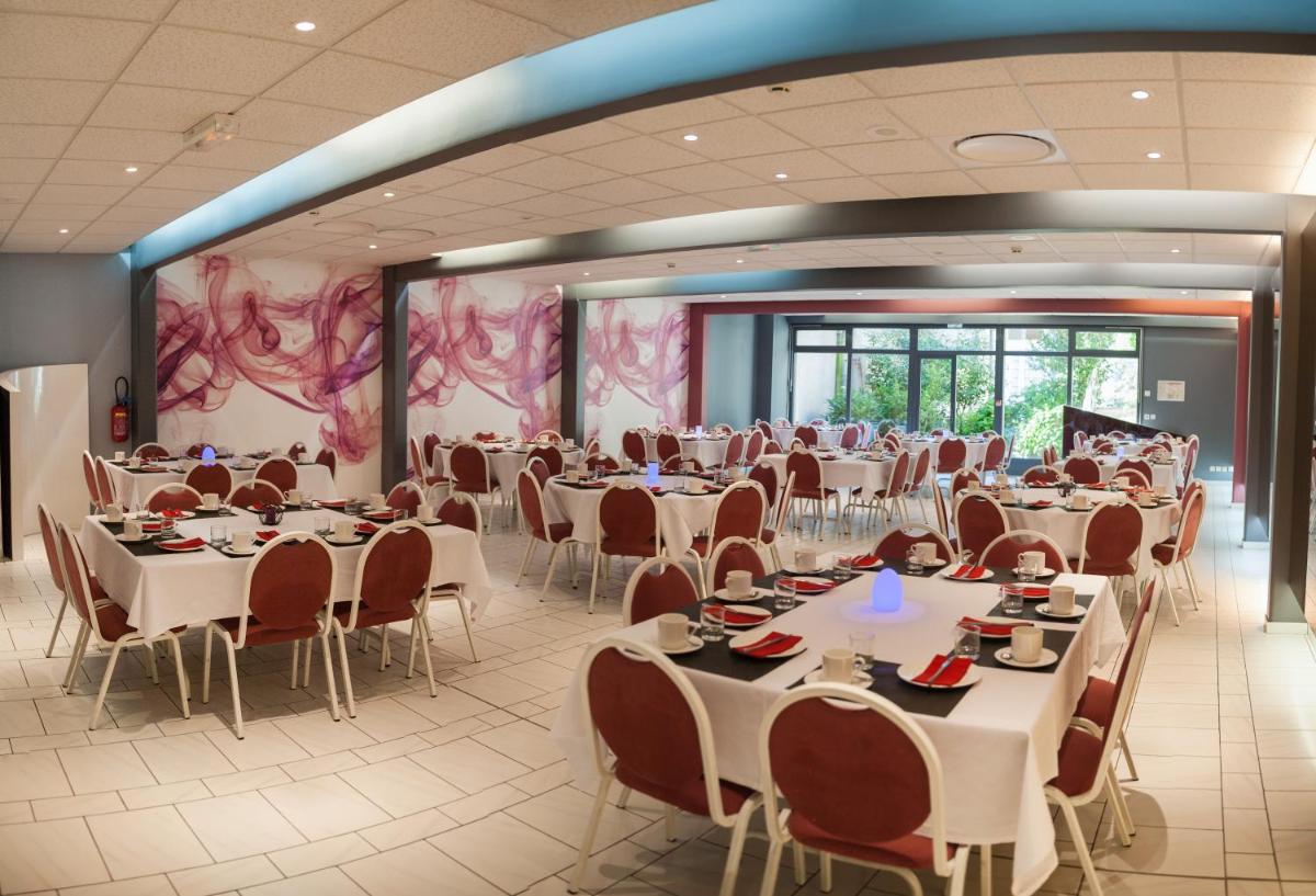 Restaurant ou autre lieu de restauration dans l'établissement Logis Hôtel Restaurant Le Fruitier
