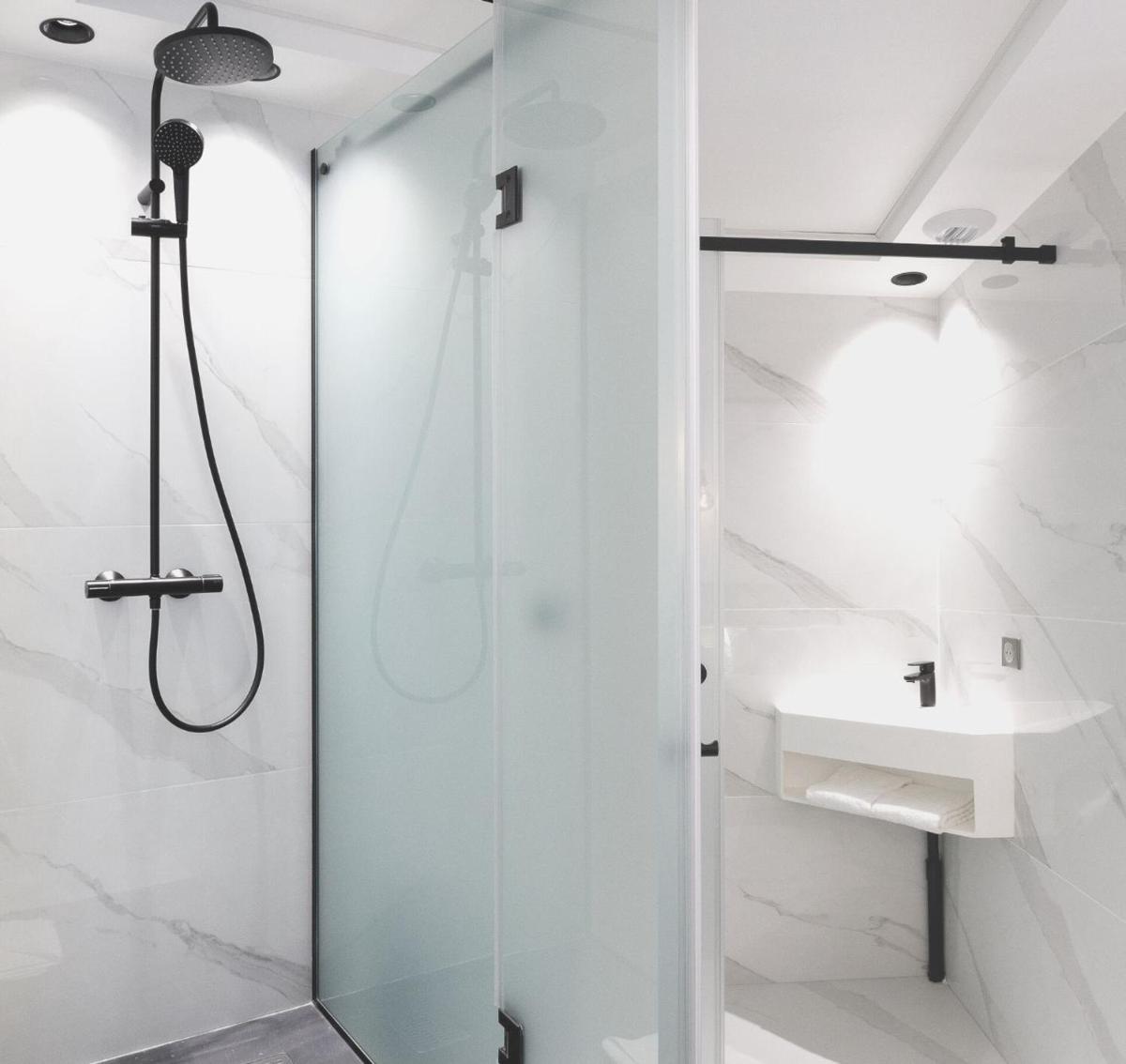 Salle de bains dans l'établissement Star Champs-Elysées