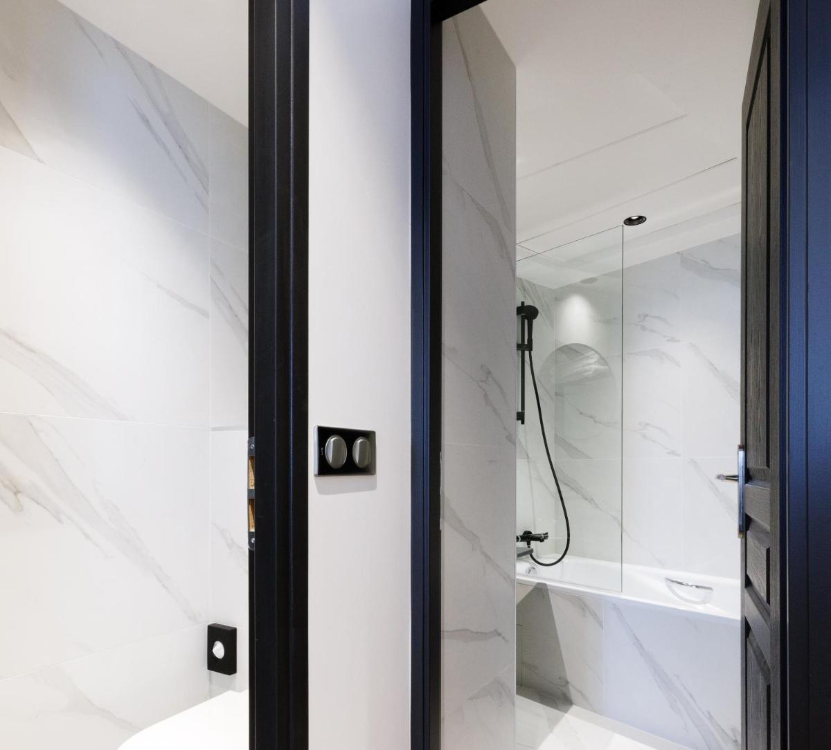 Salle de bains dans l'établissement Star Champs-Elysées
