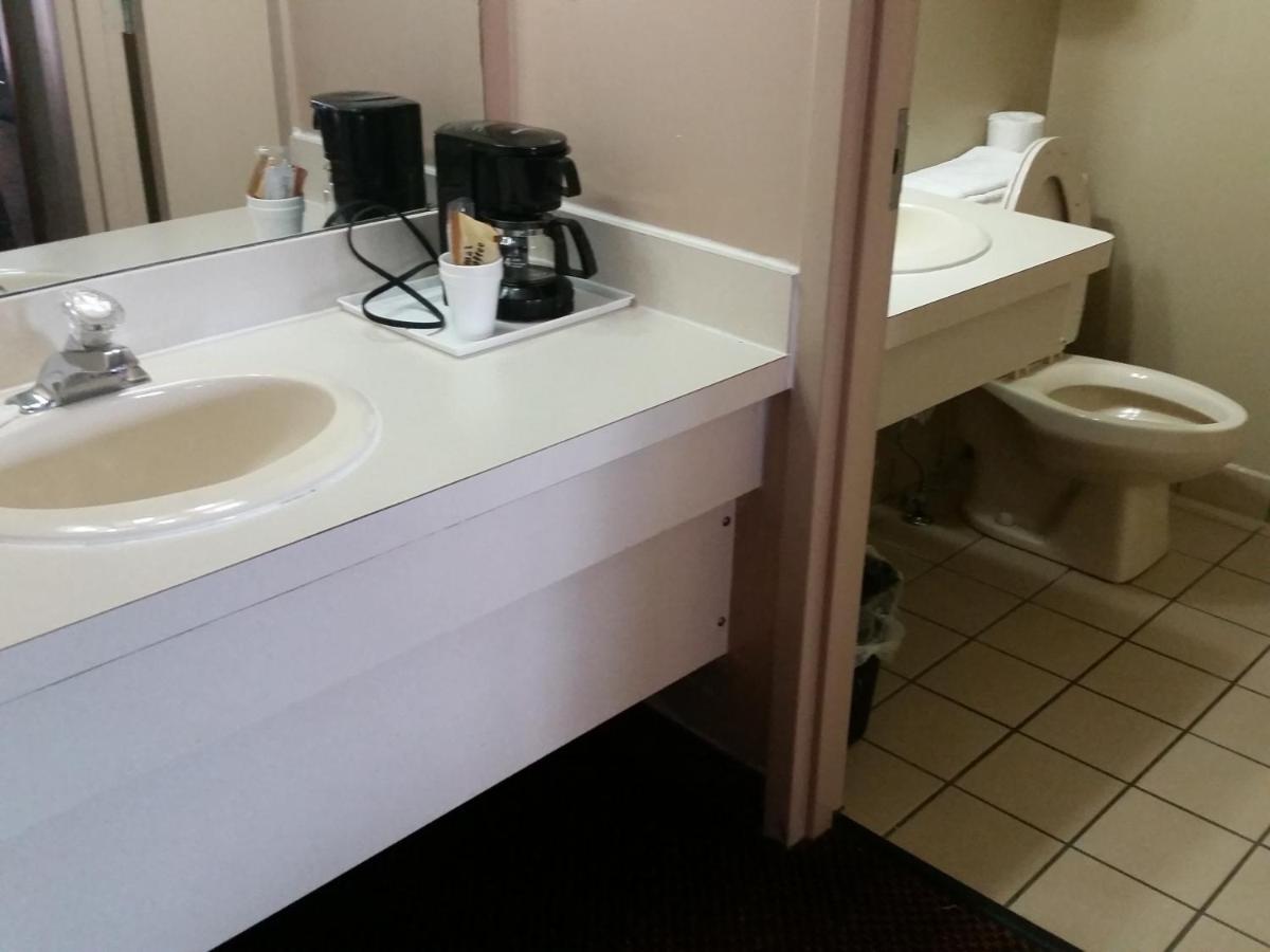 German Village Inn Motel - Housity
