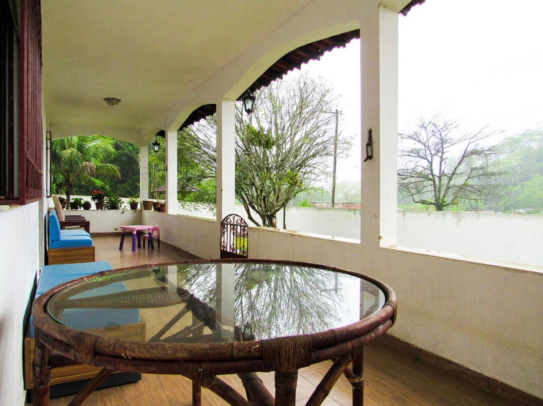 Casa de campo com WiFi e piscina em Magé RJ - Housity