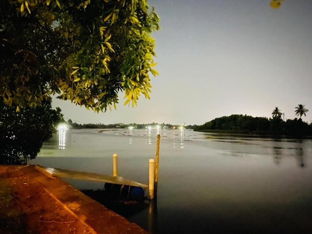 Anaya's Lake House - Housity